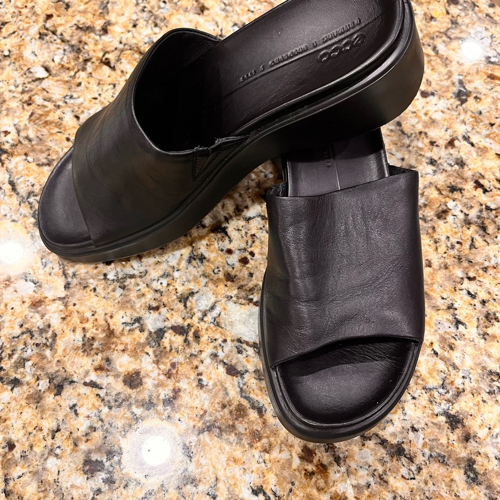 New Black ECCO Flowt Luxury Leather Wedge